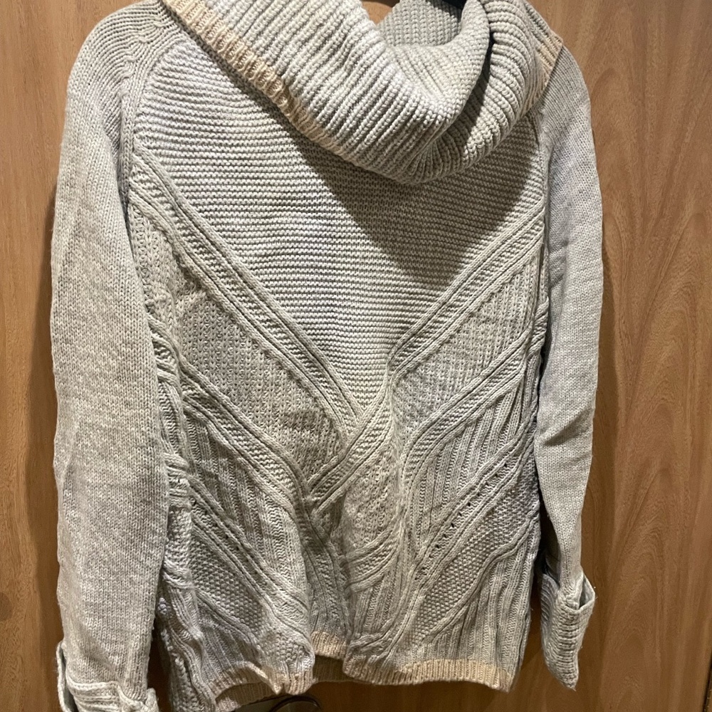 Oasis - Women’s Large  Sweater